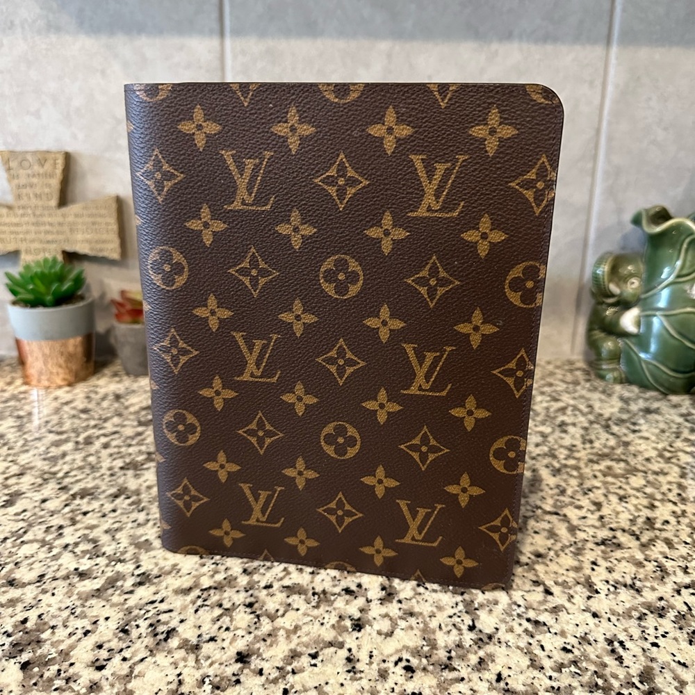 Louis Vuitton Desk Agenda - Picture 1 of 14